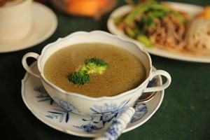 西蘭花蘑菇濃湯 減脂版 飽腹營養(yǎng)健康 早餐 熱湯的做法 步驟5