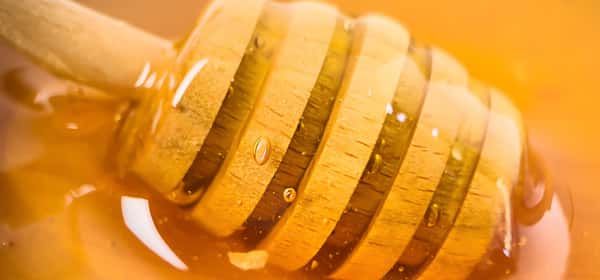 麦卢卡蜂蜜的7个科学健康益处