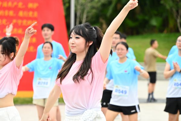 科学减重，活力领跑 深大华南医院端午欢乐跑燃动平湖