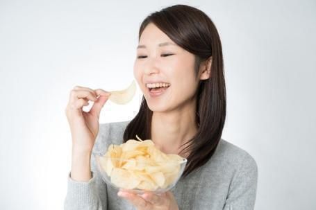 享受包裝零食美味的同時(shí)你要知道它們的危害-第1張圖片-愛(ài)來(lái)健康