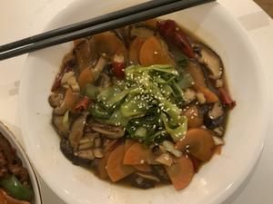 非常入味的家常炒時(shí)蔬的做法 步驟3