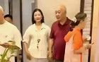 宋祖英私下聚會(huì)照流出，穿棉麻衣留短發(fā)，印象被完全顛覆呢