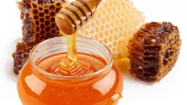冬天喝蜂蜜水好不好 冬天喝蜂蜜水存在這些好處