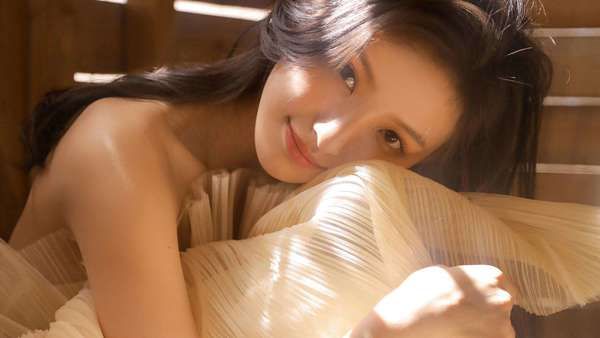 如何讓小美女皮膚水嫩？5個(gè)輕松排毒養(yǎng)顏技巧？