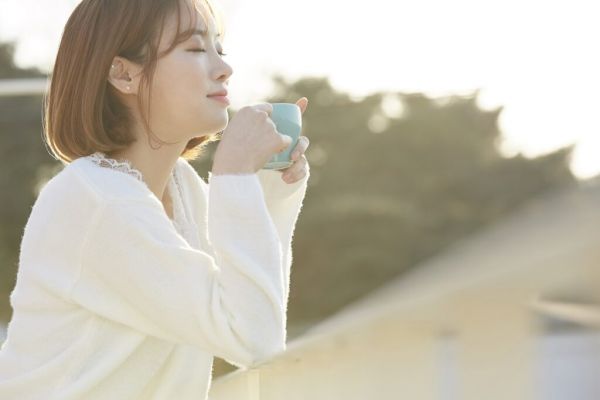菊花具有散風熱、平肝明目、熱解毒等功效，非常適合壓力大、肝火旺的人飲用。