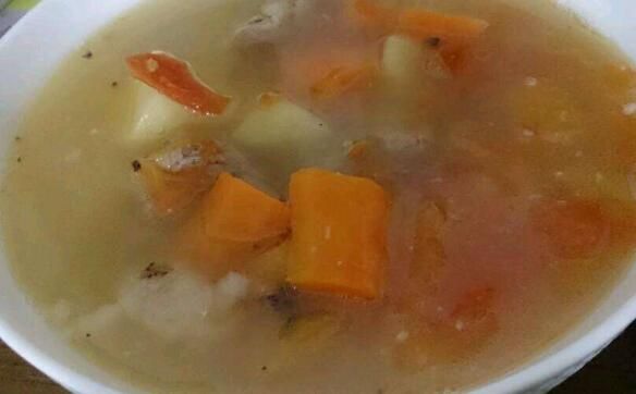 西紅柿土豆脊骨湯