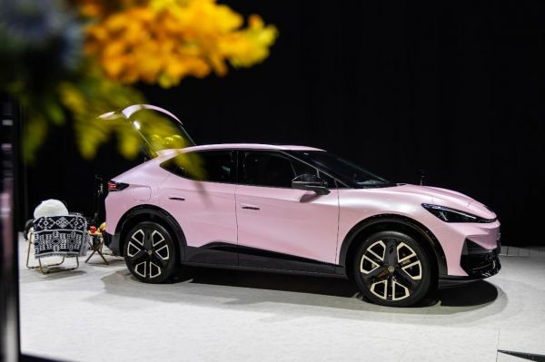 ID. EVO概念车亮相，金标大众主打智能与安全