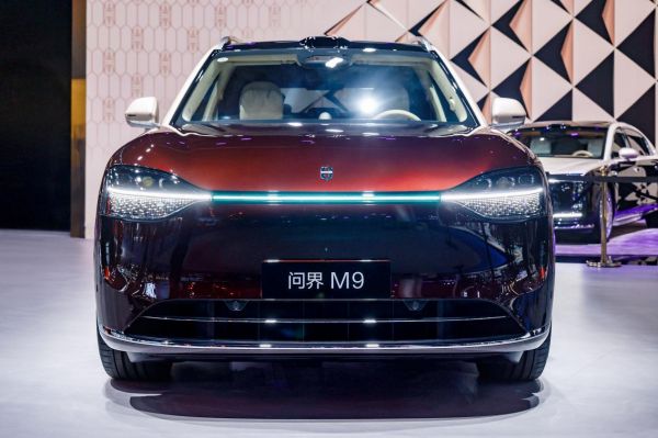 以销冠之姿重塑豪华格局，问界M9领衔登陆成都国际车展