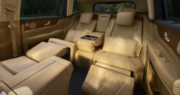 以销冠之姿重塑豪华格局，问界M9领衔登陆成都国际车展