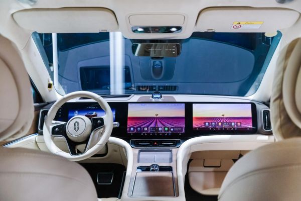 以销冠之姿重塑豪华格局，问界M9领衔登陆成都国际车展