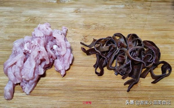 人到中年多吃黃花菜，教最營(yíng)養(yǎng)的健康做法，簡(jiǎn)單一蒸，上桌全掃光