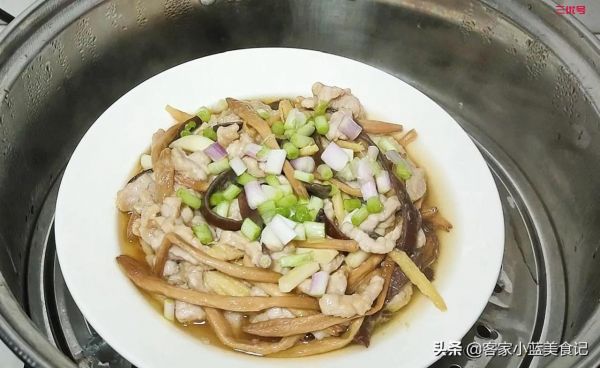 人到中年多吃黃花菜，教最營(yíng)養(yǎng)的健康做法，簡(jiǎn)單一蒸，上桌全掃光