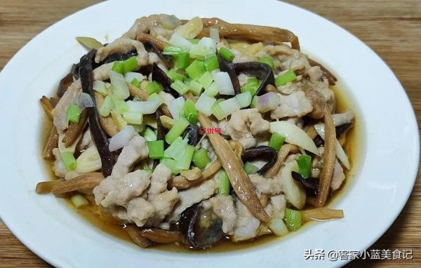 人到中年多吃黃花菜，教最營(yíng)養(yǎng)的健康做法，簡(jiǎn)單一蒸，上桌全掃光