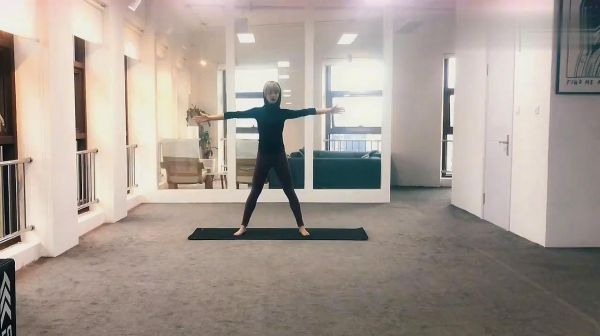 四個普拉提訓練，伸展脊柱，改善女性體態(tài)