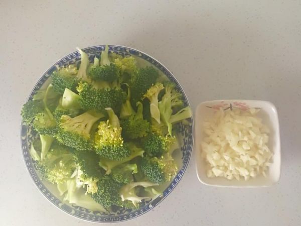 純奶手撕吐司的做法 步驟1