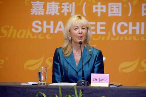 潔米博士：國(guó)際權(quán)威體重管理專家、全美最佳醫(yī)生、嘉康利醫(yī)學(xué)健康事務(wù)部主席