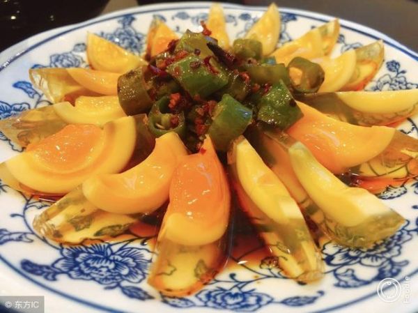 家常涼菜皮蛋豆腐，一道做法簡單且快速好吃的菜