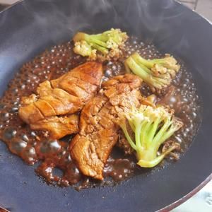 健康低脂無(wú)油版煎雞胸肉的做法 步驟6