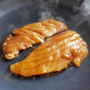 健康低脂無(wú)油版煎雞胸肉的做法 步驟4
