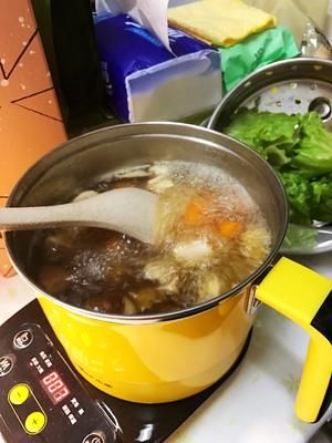 【宿舍小廚01】蔬菜雞胸湯(無(wú)油鹽減脂餐)的做法 步驟3