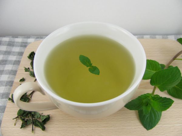 空腹喝荷葉茶好嗎？荷葉茶的功效和注意事項(xiàng)