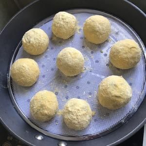 低卡饮食粗粮细作·玉米面菜团的做法 步骤3