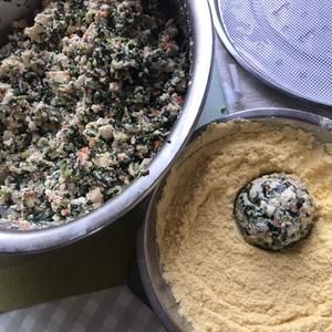 低卡饮食粗粮细作·玉米面菜团的做法 步骤2