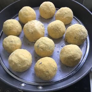 低卡饮食粗粮细作·玉米面菜团的做法 步骤6