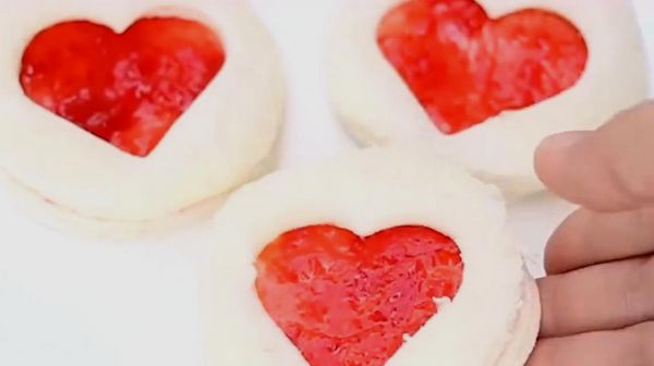 吃個橙子、蛋糕都是愛心形狀，簡單易操作，送情人最合適！