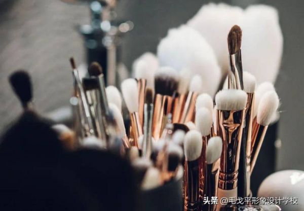盤(pán)點(diǎn)五款可以輕松上妝的化妝刷？每一款都超好用！