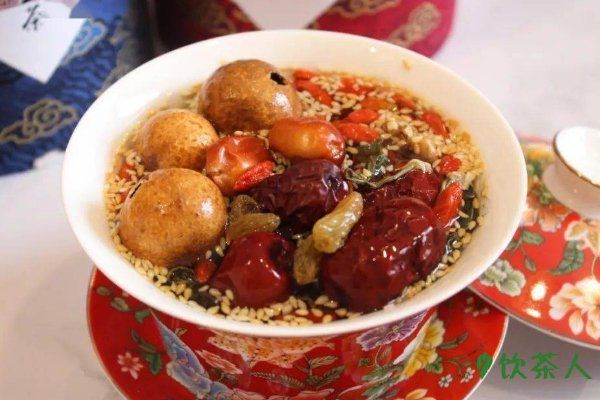 八宝茶上火还是下火，少量饮用下火(长期饮用上火)