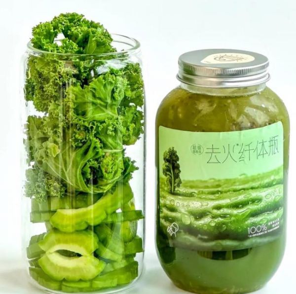 新茶饮破卷：用最贵的“草”，喂最苦逼的“牛马”？