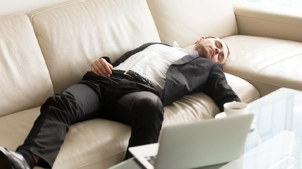 一到假期就特别嗜睡正常吗