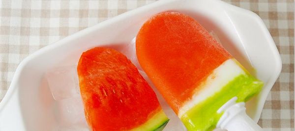 清涼夏日酸奶西瓜冰棍的制作方法（健康美味夏季必備的甜點(diǎn)）