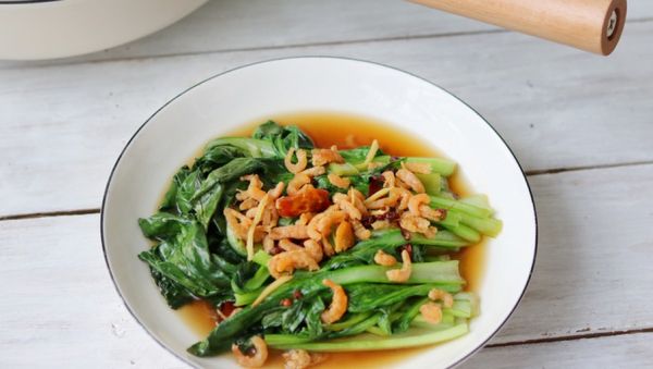 虾仁炒油麦菜成品图
