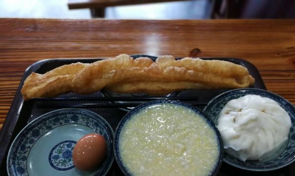打造健康早餐系列（以HealthNuts为例，让早餐更有营养、更有活力）
