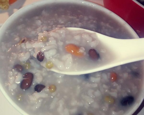 簡(jiǎn)易黑豆綠豆粥的做法