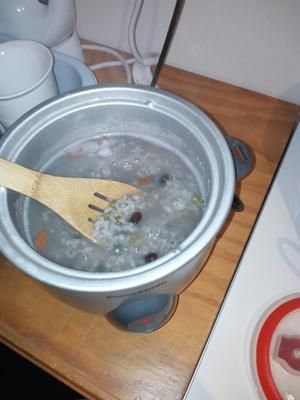 簡(jiǎn)易黑豆綠豆粥的做法 步驟3