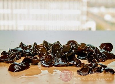 血脂宜吃點黑木耳能起到不錯的治療效果