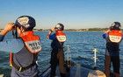 一名韩国海警队员为救被困中国老人牺牲，年仅34岁