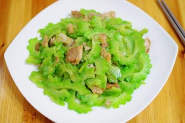 苦瓜炒鸡蛋图