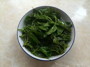 桑叶炒鸡蛋—清肝火的好食材的做法 步骤2
