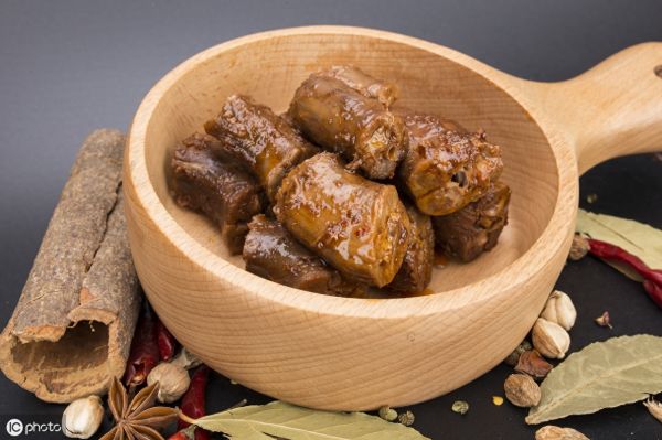 美味刺激卤鸭脖，在家也能轻松做出，赛过楼下周黑鸭