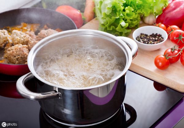 美味刺激卤鸭脖，在家也能轻松做出，赛过楼下周黑鸭