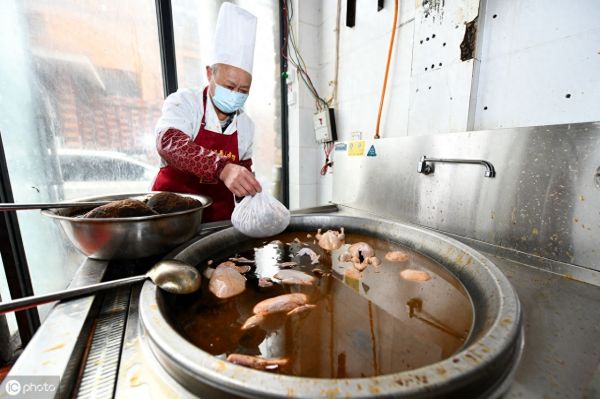 美味刺激卤鸭脖，在家也能轻松做出，赛过楼下周黑鸭