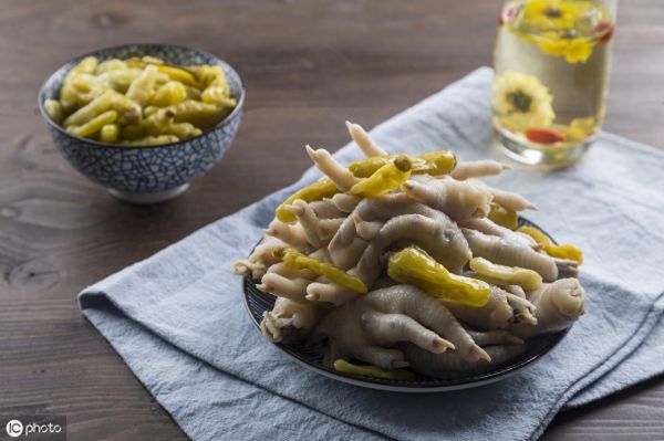 美味刺激卤鸭脖，在家也能轻松做出，赛过楼下周黑鸭