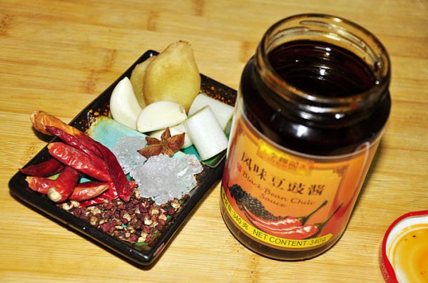 【豆妮儿私厨】秘制豉香麻辣酱鸡脖做法详解