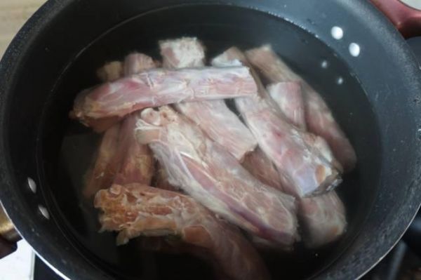 卤鸭脖电饭锅就能搞定，周末有它嘴巴不寂寞！