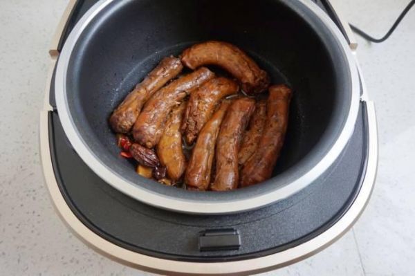 卤鸭脖电饭锅就能搞定，周末有它嘴巴不寂寞！