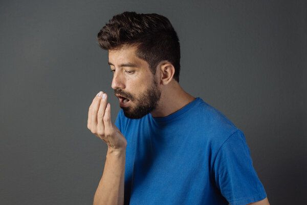 节食减肥口臭是排毒期